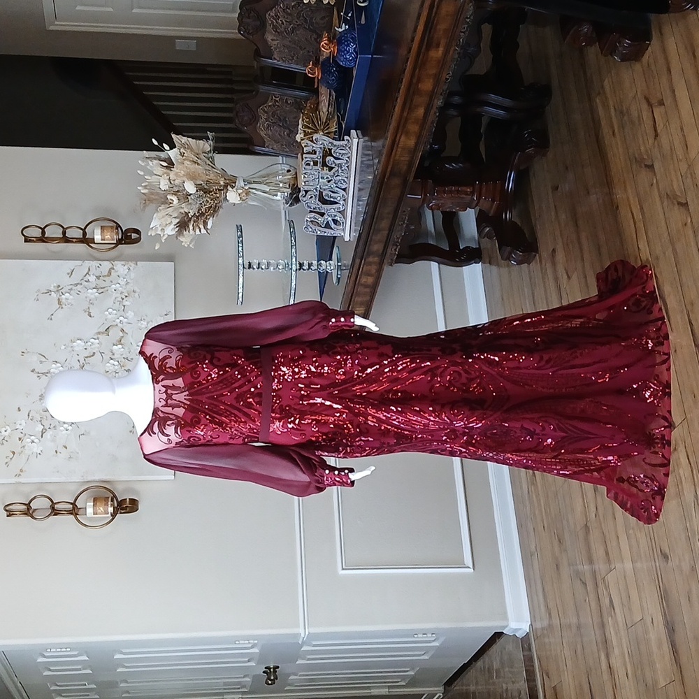 New Wine Formal Embellished Long Sleeves Sequined Floor-Length Gown. Size M
